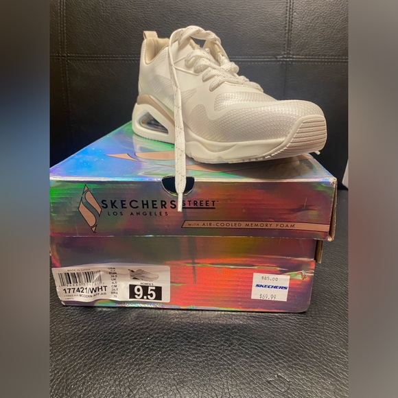 Women’s Sketchers - Picture 1 of 1